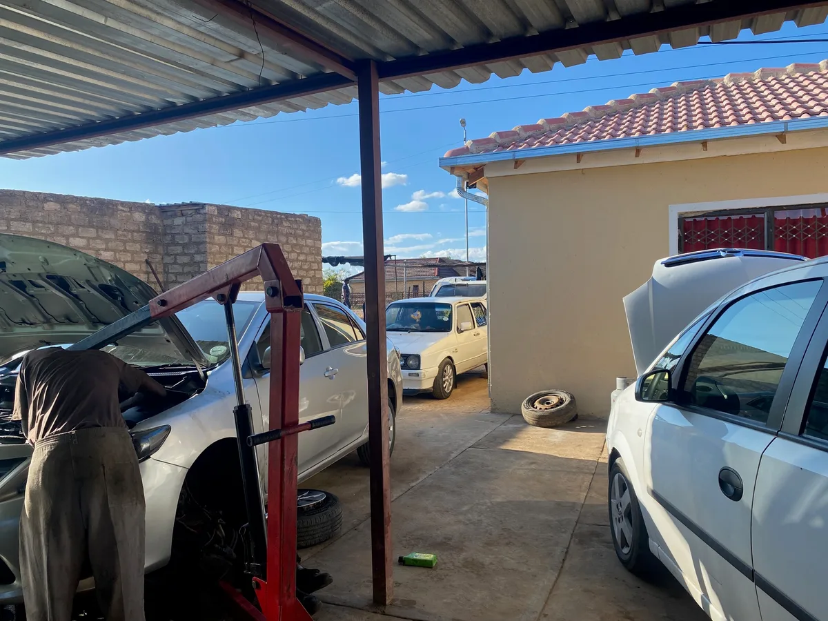 Engine lift and repair